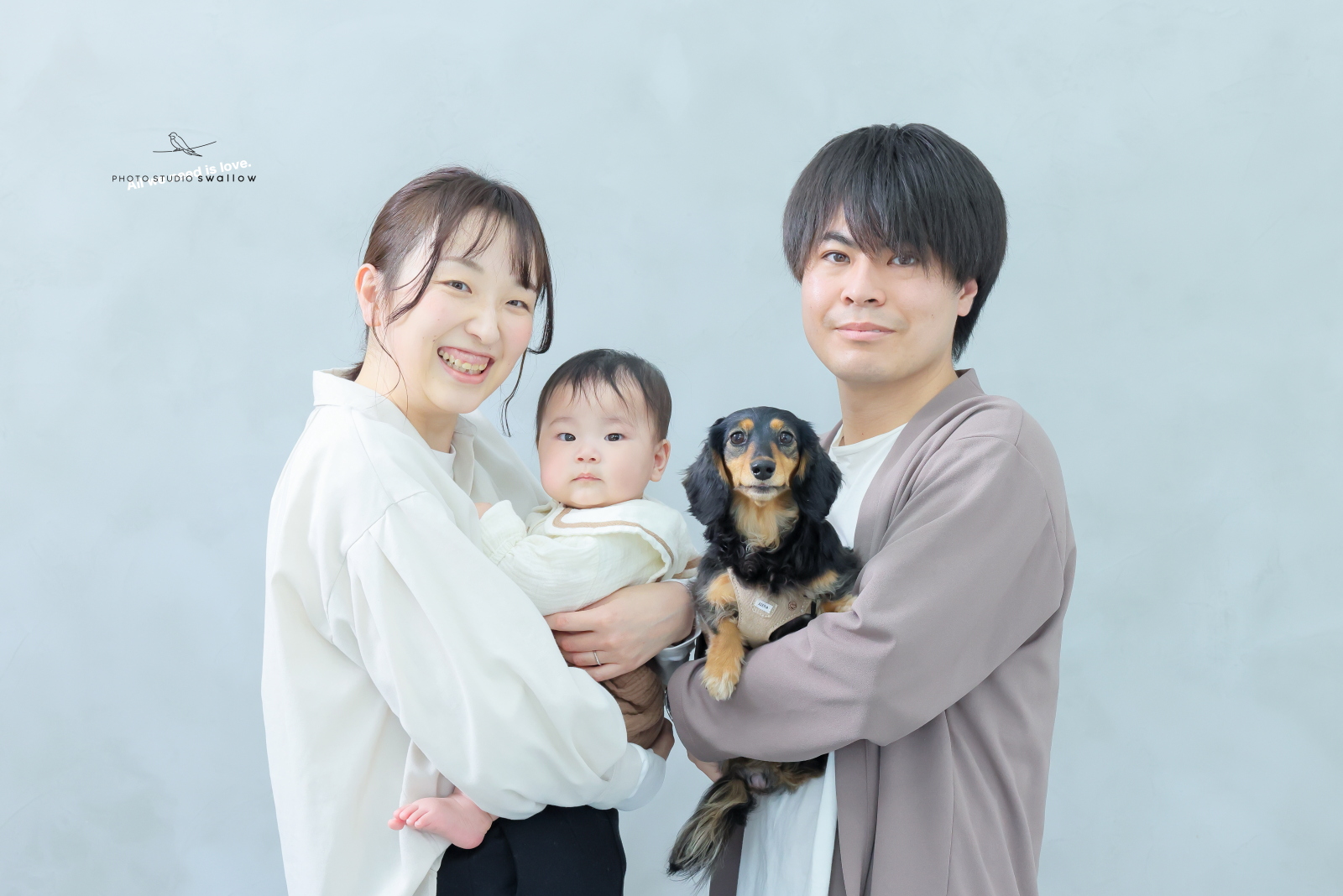 仙台ののどかな田園に佇む、戸建ての１組貸切フォトスタジオ。 家族の記念日も、愛犬の記念日も、プライベートな空間でゆったりと。